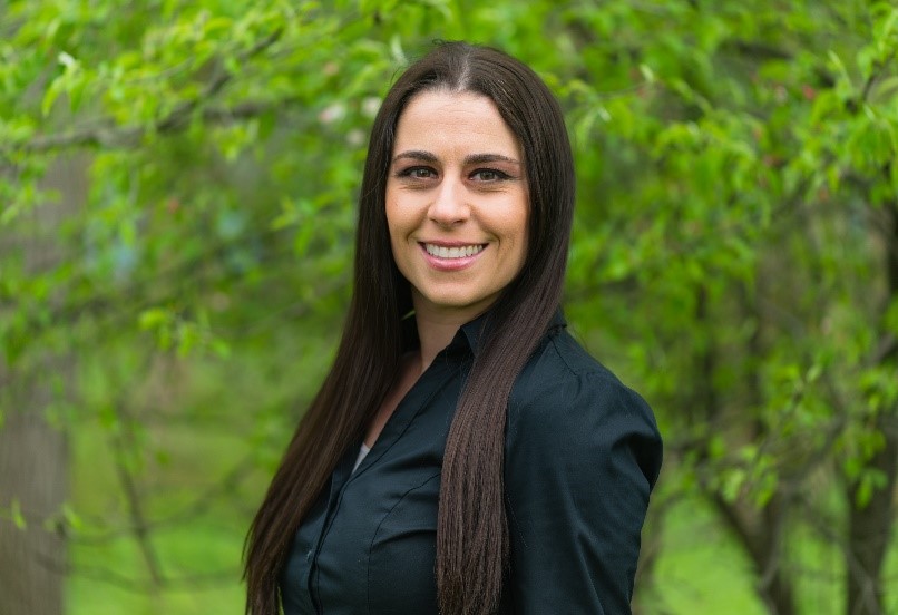 Headshot: Leana R. Malinowsky